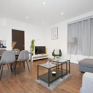 Imperial Middlesex Street Apartment